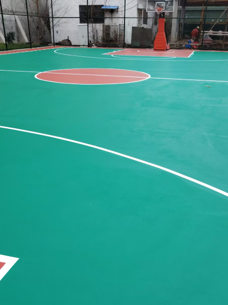 宜春 球场长期使用易出现地面开裂